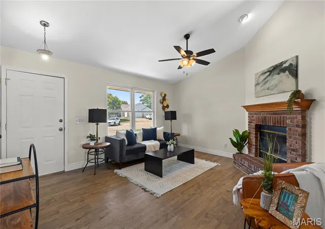 Photo 3 of Single family home for sale at 512 Spring Water Dr, Wentzville, MO 63385 | MLS# MIS26054606 | Listing updated on 2026-10-06