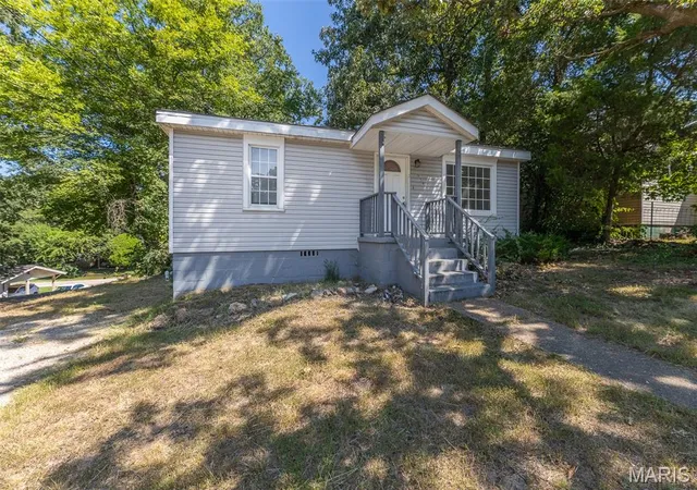 Photo 3 of Sale Pending at 959 Mulberry St, Poplar Bluff, MO 63901 | MLS# MIS26054762 | Listing updated on 2026-09-15