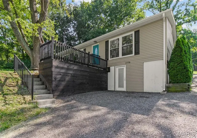 Photo 4 of Sale Pending at 1778 Terrace Dr, Arnold, MO 63010 | MLS# MIS26054774 | Listing updated on 2026-09-24