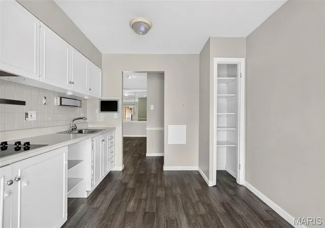 Listing Photo 5 - Condo for sale in building located at 10315 Forest Brk Ln, St. Louis, MO 63146 - Unit #F