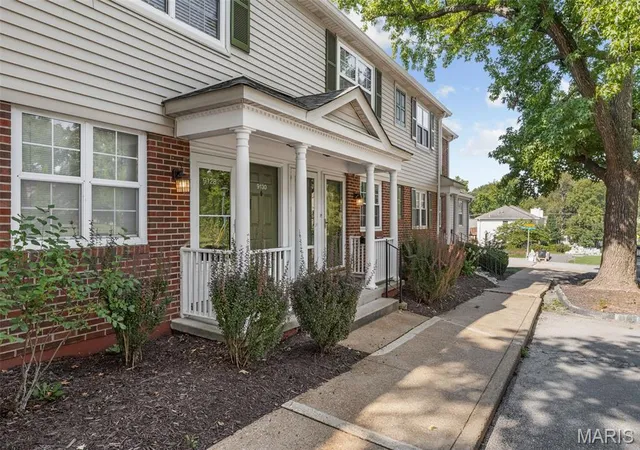 Photo 2 of Sale Pending at 9134 Eager Rd, St Louis, MO 63144 | MLS# MIS26054788 | Listing updated on 2026-09-25