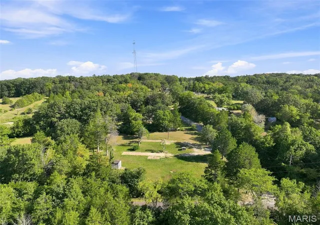 Photo 4 of Sale Pending at 6931 Deer Run Rd, Dittmer, MO 63023 | MLS# MIS26054815 | Listing updated on 2026-09-15