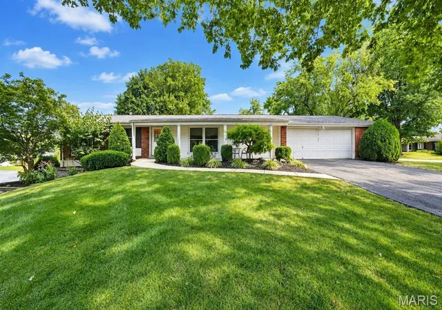 Photo 1 of Sale Pending at 1202 Orchard Lakes Dr, Saint Louis, MO 63146 | MLS# MIS26054820 | Listing updated on 2026-09-14