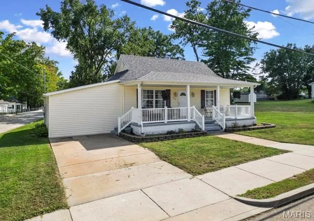 Photo 3 of Sale Pending at 402 Hill St, Herculaneum, MO 63048 | MLS# MIS26054873 | Listing updated on 2026-09-14