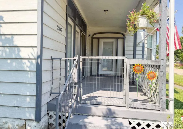 Photo 2 of Single family home for sale at 202 E 2nd St, De Soto, MO 63020 | MLS# MIS26054890 | Listing updated on 2026-10-03