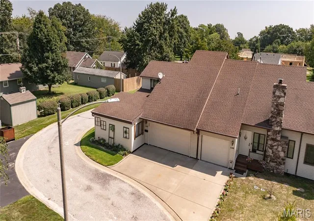 Photo 3 of Sale Pending at 522 N Springfield St #8, Virden, IL 62690 | MLS# MIS26054906 | Listing updated on 2026-10-15