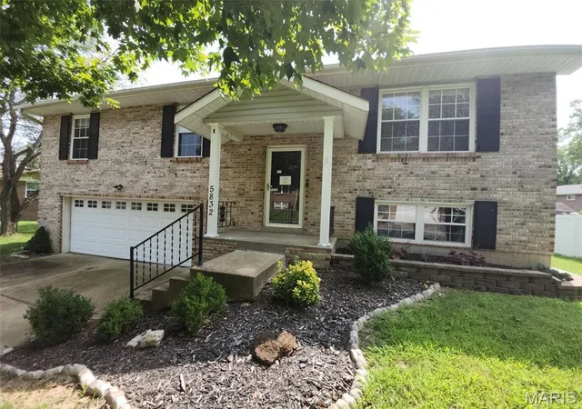 Photo 1 of Sale Pending at 5832 Blackberry Dr, Imperial, MO 63052 | MLS# MIS26054943 | Listing updated on 2026-09-11
