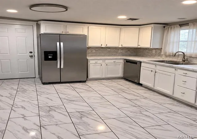 Photo 3 of Condo for sale at 3701 Candlewyck Club Dr #A, Florissant, MO 63034 | MLS# MIS26055003 | Listing updated on 2026-09-21