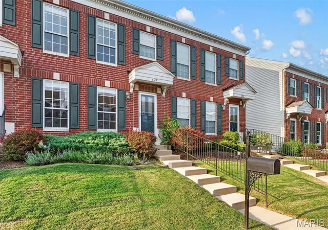 Photo 2 of Townhouse for sale at 427 Parkview Pl Dr, Ellisville, MO 63021 | MLS# MIS26055014 | Listing updated on 2026-09-15