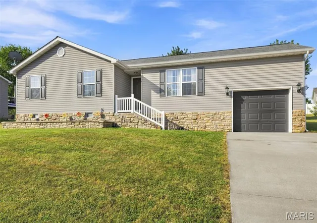 Photo 2 of Sale Pending at 1137 Stone Crst, Bonne Terre, MO 63628 | MLS# MIS26055022 | Listing updated on 2026-09-26