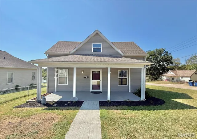 Photo 1 of Single family home for sale at 819 Stewart St, De Soto, MO 63020 | MLS# MIS26055082 | Listing updated on 2026-09-21