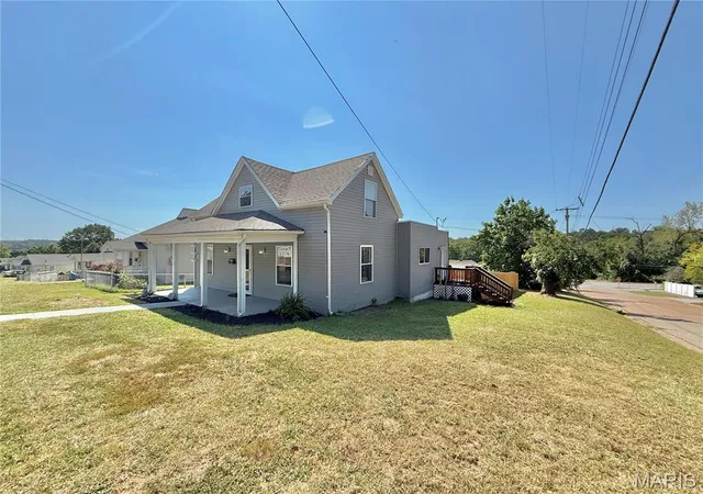 Photo 3 of Single family home for sale at 819 Stewart St, De Soto, MO 63020 | MLS# MIS26055082 | Listing updated on 2026-09-21