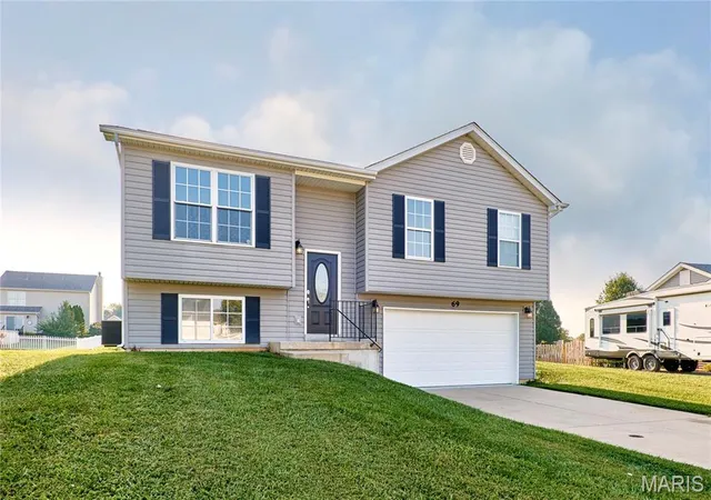 Photo 2 of Single family home for sale at 69 Matt Joyce Ct, Warrenton, MO 63383 | MLS# MIS26055095 | Listing updated on 2026-09-15