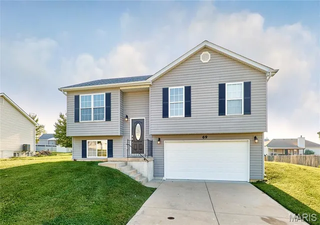 Photo 3 of Single family home for sale at 69 Matt Joyce Ct, Warrenton, MO 63383 | MLS# MIS26055095 | Listing updated on 2026-09-15
