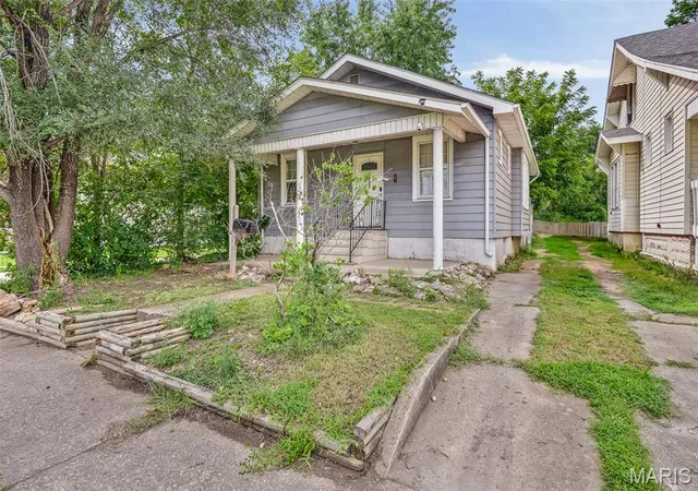 Photo 2 of Sale Pending at 2431 State St, Granite City, IL 62040 | MLS# MIS26055109 | Listing updated on 2026-09-15
