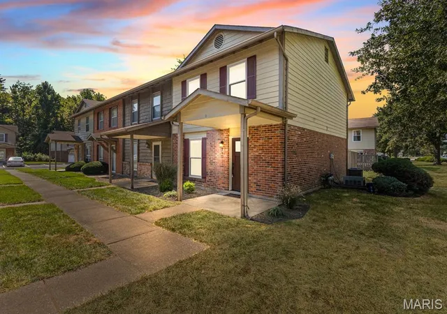 Townhouse for sale at 39 Park Charles Blvd S #D, St Peters, MO 63376 | MLS# MIS26055122