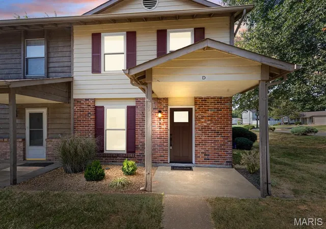 Photo 2 of Townhouse for sale at 39 Park Charles Blvd S #D, St Peters, MO 63376 | MLS# MIS26055122 | Listing updated on 2026-09-28
