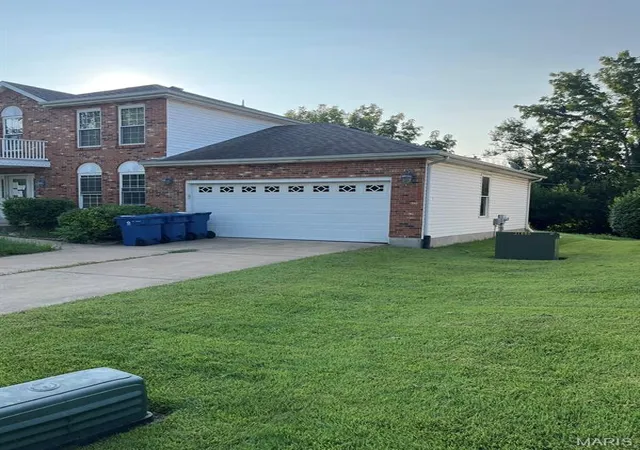 Photo 2 of Sale Pending at 6230 Tesson Park Dr, Hazelwood, MO 63042 | MLS# MIS26055148 | Listing updated on 2026-09-11
