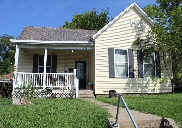 Photo 1 of Sale Pending at 320 N Fountain St, Cape Girardeau, MO 63701 | MLS# MIS26055159 | Listing updated on 2026-09-13