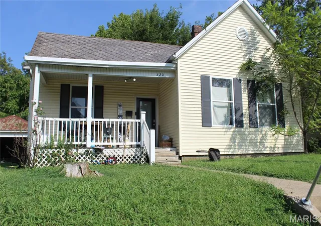 Photo 3 of Sale Pending at 320 N Fountain St, Cape Girardeau, MO 63701 | MLS# MIS26055159 | Listing updated on 2026-09-13