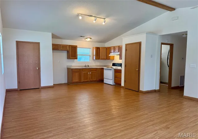 Photo 3 of Single family home for sale at 1201 W Locust St, Bowling Green, MO 63334 | MLS# MIS26055167 | Listing updated on 2026-09-10