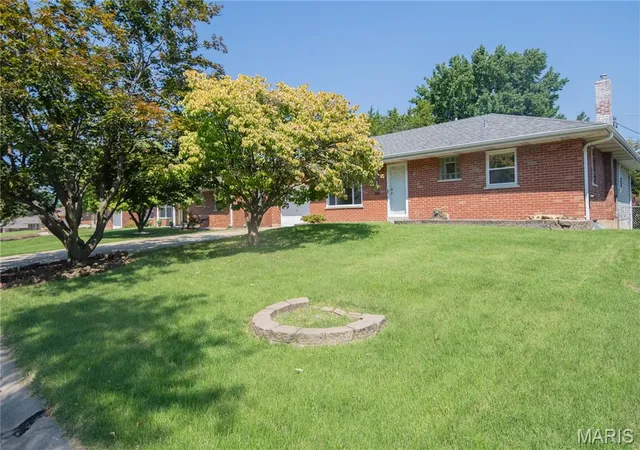 Photo 1 of Single family home for sale at 5013 Stellamac Dr, St Louis, MO 63123 | MLS# MIS26055195 | Listing updated on 2026-09-21