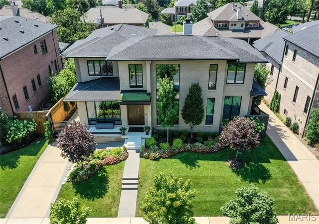 Photo 3 of Mansion for sale at 123 N Forsyth Blvd, Saint Louis, MO 63105 | MLS# MIS26055235 | Listing updated on 2026-09-11