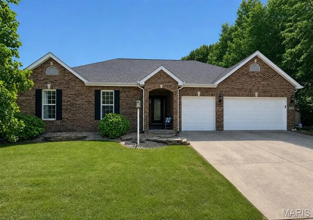 Photo 1 of Single family home for sale at 4047 Sequoia Dr, Edwardsville, IL 62025 | MLS# MIS26055269 | Listing updated on 2026-09-10