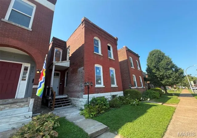 Photo 3 of Single family home for sale at 3206 Dakota St, St Louis, MO 63111 | MLS# MIS26055342 | Listing updated on 2026-10-09