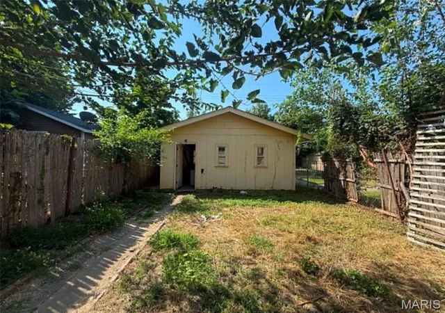 Photo 4 of Single family home for sale at 3206 Dakota St, St Louis, MO 63111 | MLS# MIS26055342 | Listing updated on 2026-10-09