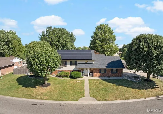 Single family home for sale at 161 Stahl Dr, Smithton, IL 62285 | MLS# MIS26055369