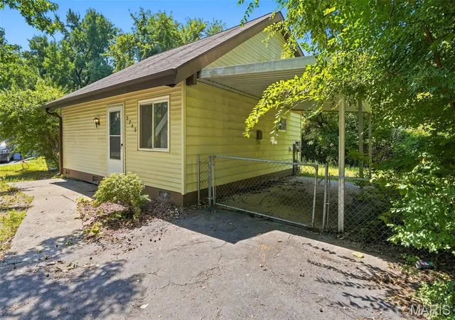 Photo 2 of Single family home for sale at 2745 Grants Pkwy, Florissant, MO 63031 | MLS# MIS26055389 | Listing updated on 2026-09-15
