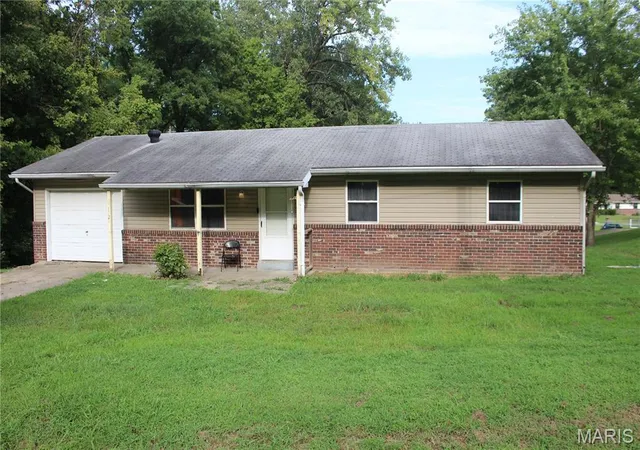 Photo 2 of Sale Pending at 1726 N Main St, Cape Girardeau, MO 63701 | MLS# MIS26055440 | Listing updated on 2026-09-13