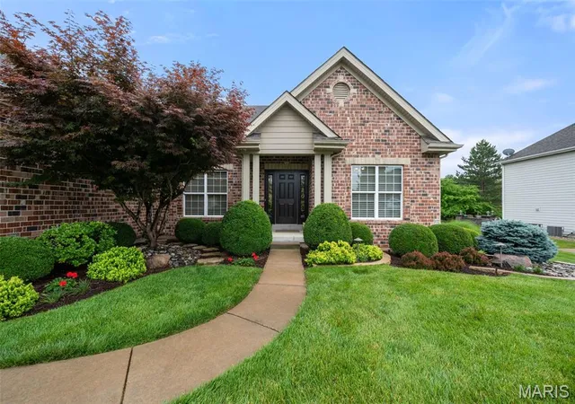Photo 2 of Sale Pending at 12532 Grandview Forest Dr, Sunset Hills, MO 63127 | MLS# MIS26055441 | Listing updated on 2026-09-13