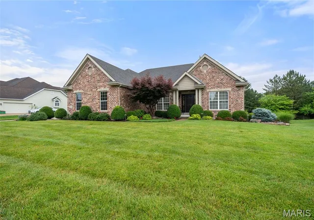Photo 3 of Sale Pending at 12532 Grandview Forest Dr, Sunset Hills, MO 63127 | MLS# MIS26055441 | Listing updated on 2026-09-13