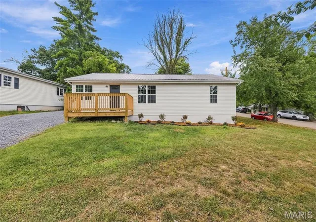 Single family home for sale at 208 Elm St, Potosi, MO 63664 | MLS# MIS26055442