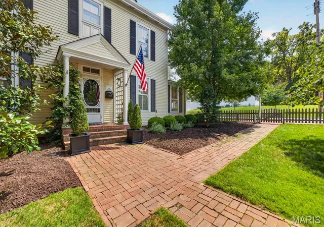 Photo 1 of Single family home for sale at 428 N Taylor Ave, Kirkwood, MO 63122 | MLS# MIS26055444 | Listing updated on 2026-09-22