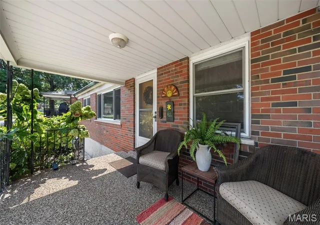 Photo 2 of Sale Pending at 1613 Salem Hills Dr, Saint Louis, MO 63119 | MLS# MIS26055459 | Listing updated on 2026-09-15