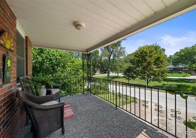 Photo 3 of Sale Pending at 1613 Salem Hills Dr, Saint Louis, MO 63119 | MLS# MIS26055459 | Listing updated on 2026-09-15
