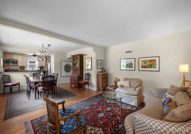Photo 4 of Sale Pending at 1613 Salem Hills Dr, Saint Louis, MO 63119 | MLS# MIS26055459 | Listing updated on 2026-09-15