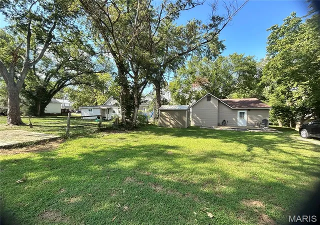 Photo 3 of Sale Pending at 25 C St, Bonne Terre, MO 63628 | MLS# MIS26055466 | Listing updated on 2026-09-11