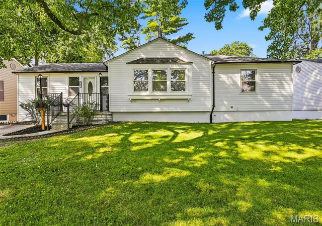 Photo 1 of Single family home for sale at 6207 Archwood Ln, St Louis, MO 63123 | MLS# MIS26055486 | Listing updated on 2026-09-23