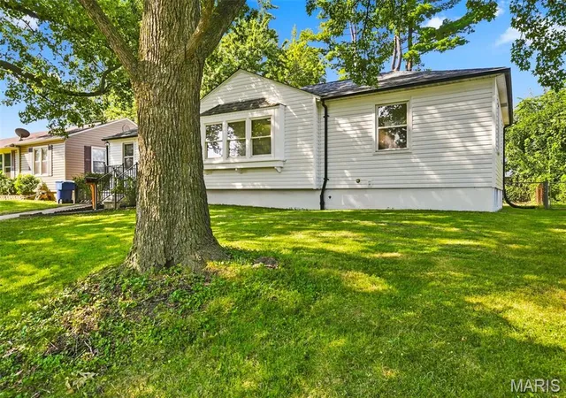 Photo 2 of Single family home for sale at 6207 Archwood Ln, St Louis, MO 63123 | MLS# MIS26055486 | Listing updated on 2026-09-23