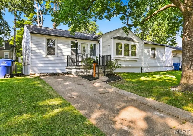 Photo 3 of Single family home for sale at 6207 Archwood Ln, St Louis, MO 63123 | MLS# MIS26055486 | Listing updated on 2026-09-23