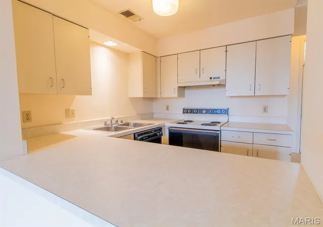 Photo 3 of Multi family home for sale at 2009 S 11Th St, St Louis, MO 63104 | MLS# MIS26055499 | Listing updated on 2026-10-13