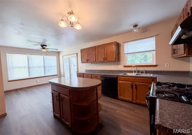 Photo 2 of Sale Pending at 923 Keeneland Rd, Florissant, MO 63034 | MLS# MIS26055506 | Listing updated on 2026-09-17