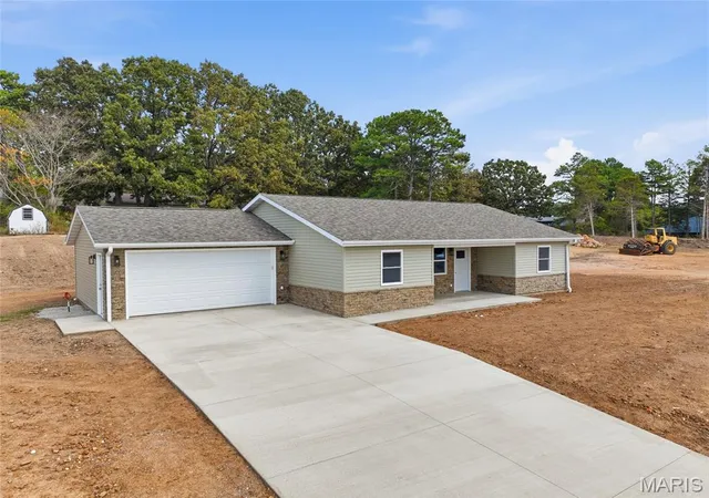 Photo 2 of Single family home for sale at 121 Rawdon Tarn Rd, Houston, MO 65483 | MLS# MIS26055516 | Listing updated on 2026-09-29