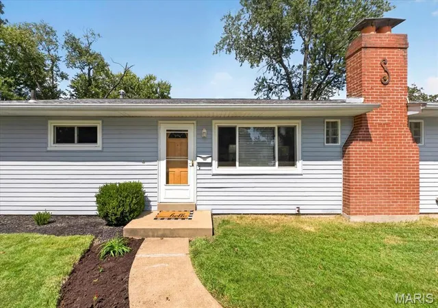 Photo 2 of Single family home for sale at 4725 Candace Dr, St Louis, MO 63123 | MLS# MIS26055540 | Listing updated on 2026-10-06