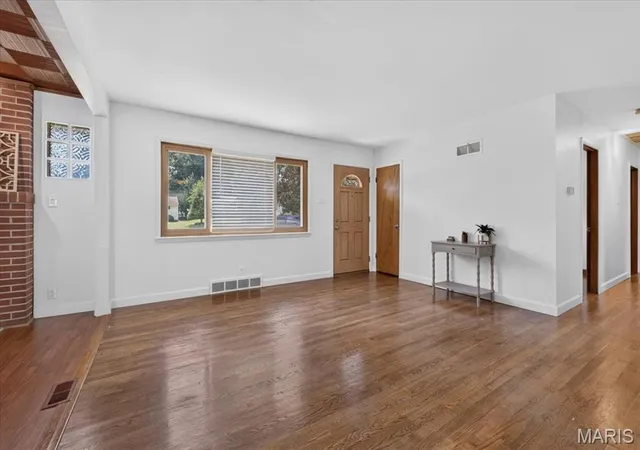 Photo 3 of Single family home for sale at 4725 Candace Dr, St Louis, MO 63123 | MLS# MIS26055540 | Listing updated on 2026-10-06