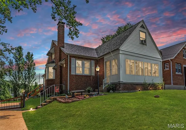 Photo 2 of Sale Pending at 11624 Denny Rd, Saint Louis, MO 63126 | MLS# MIS26055677 | Listing updated on 2026-09-13